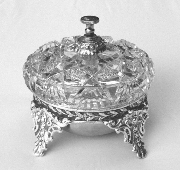 American Glass Bells by Schiffer Publishing - Image 2