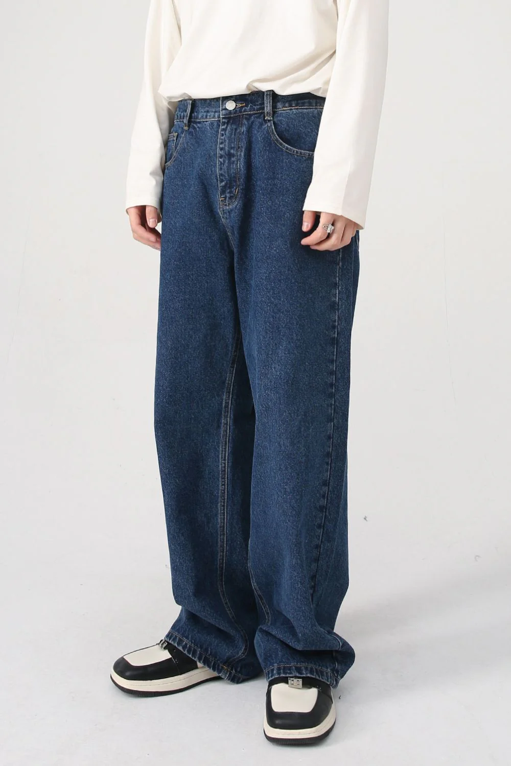 Baggy Jeans with Pockets - Image 3