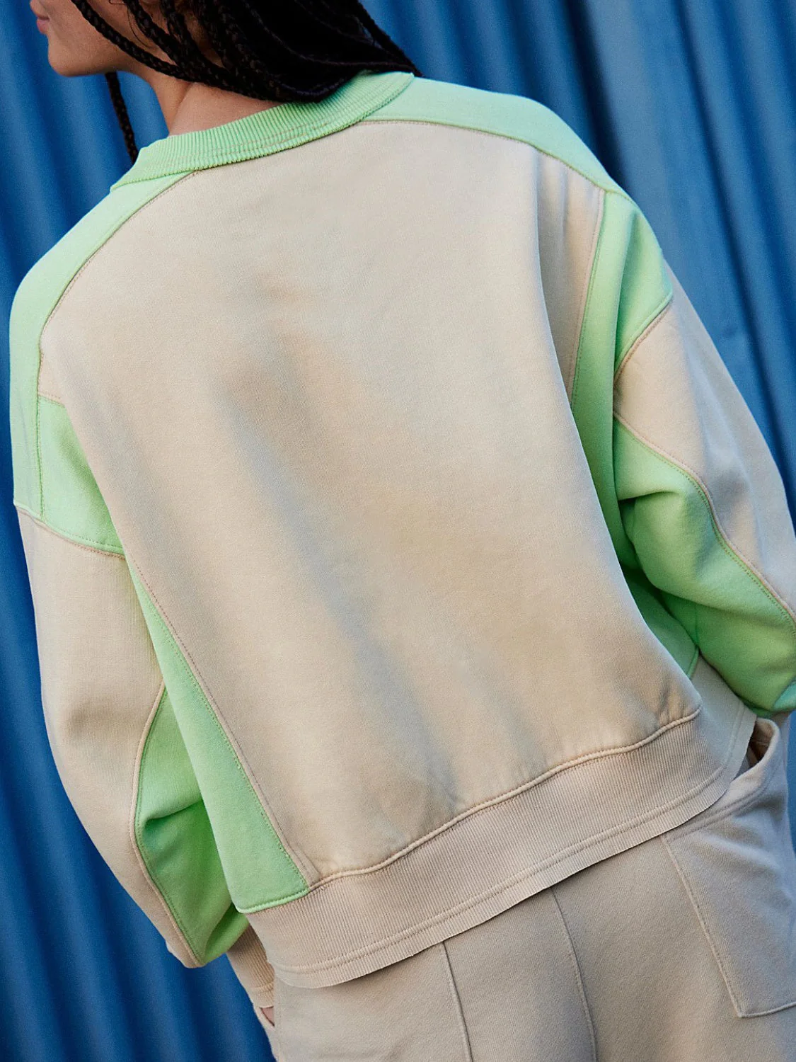 Contrast Round Neck Long Sleeve Sweatshirt - Image 5