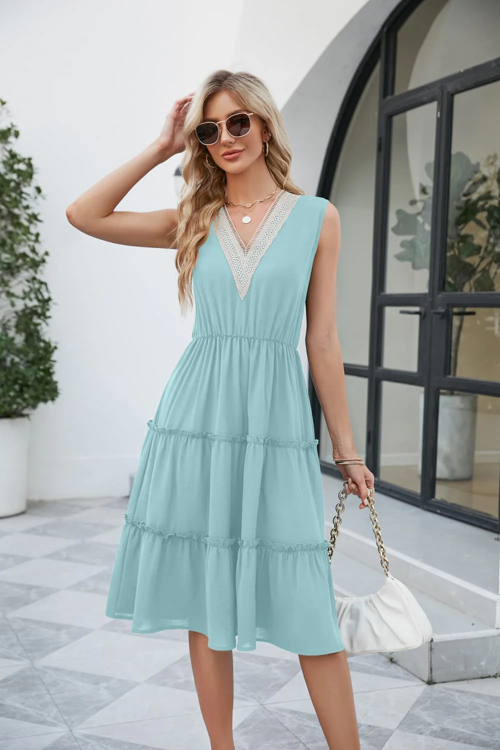 Contrast V-Neck Sleeveless Tiered Dress - Image 4