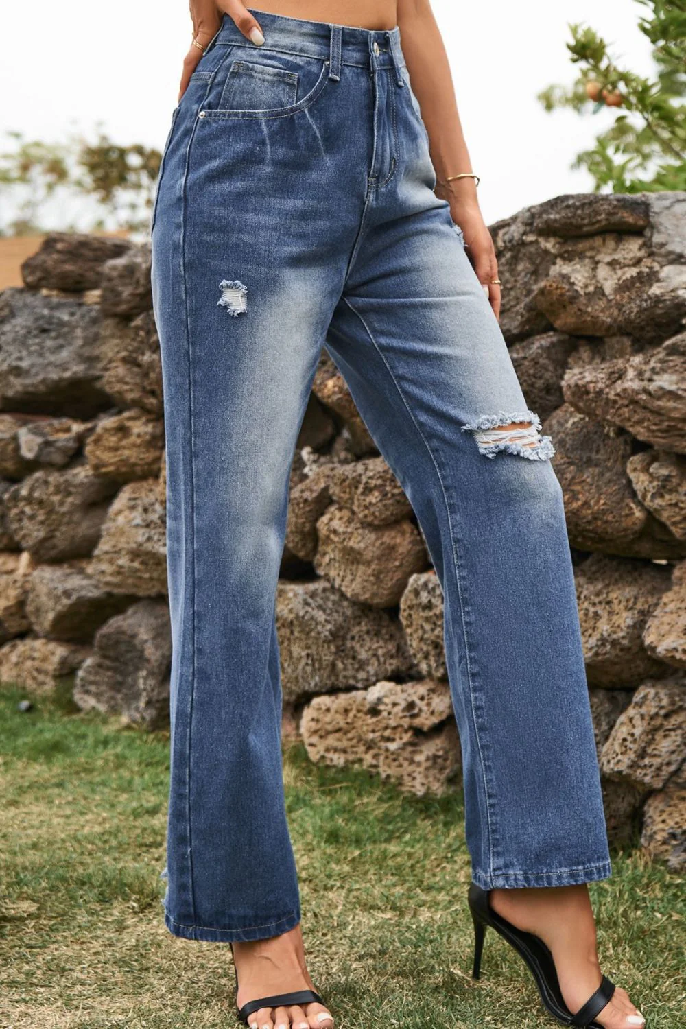 Distressed Buttoned Loose Fit Jeans - Image 3