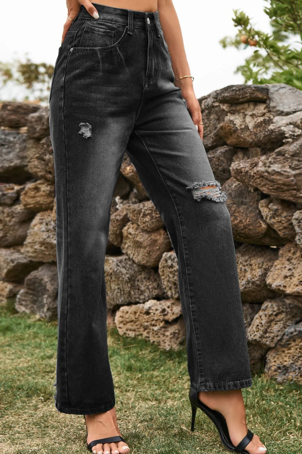 Distressed Buttoned Loose Fit Jeans - Image 5
