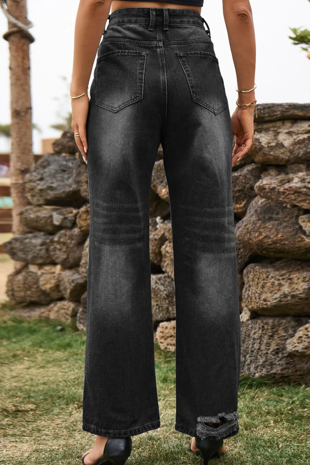 Distressed Buttoned Loose Fit Jeans - Image 7