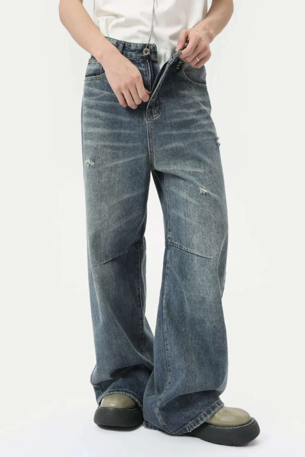 Distressed Wide Leg Men's Jeans with Pockets - Image 2