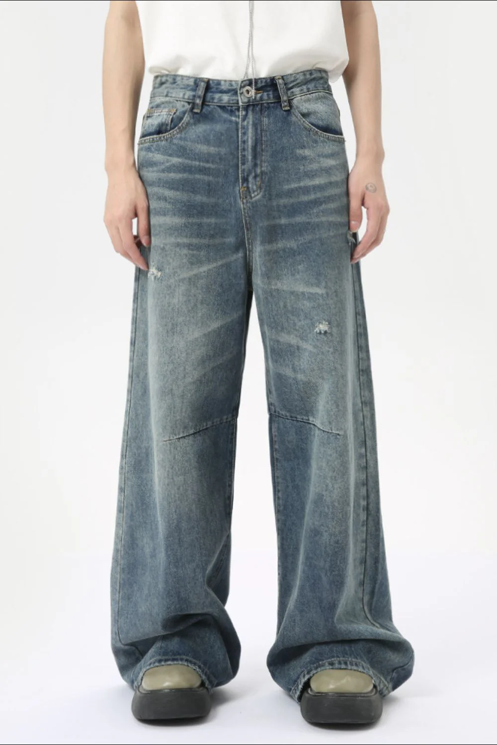 Distressed Wide Leg Men's Jeans with Pockets - Image 4