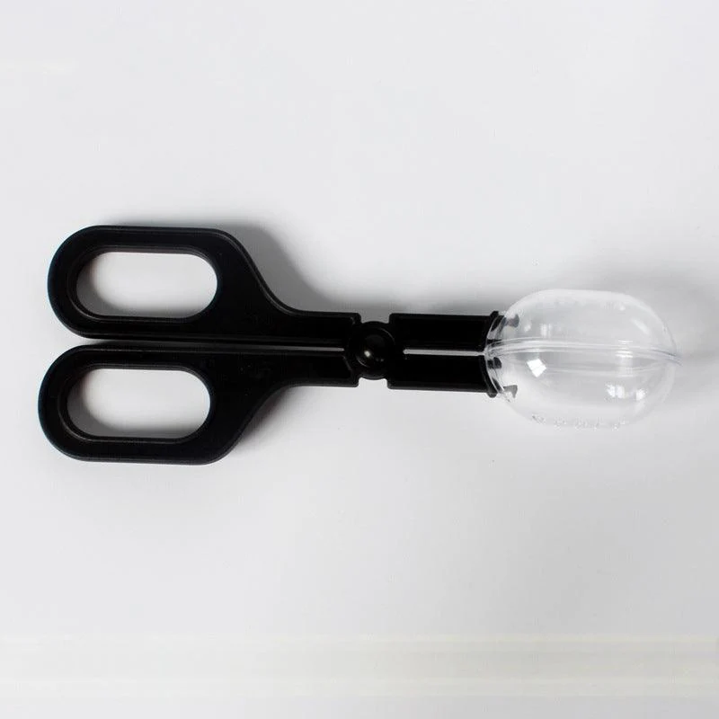 Durable Abs Insect Trap With Scissor Handle - Perfect For Small Pet Feeding And Cleaning by Dog Hugs Cat - Image 4