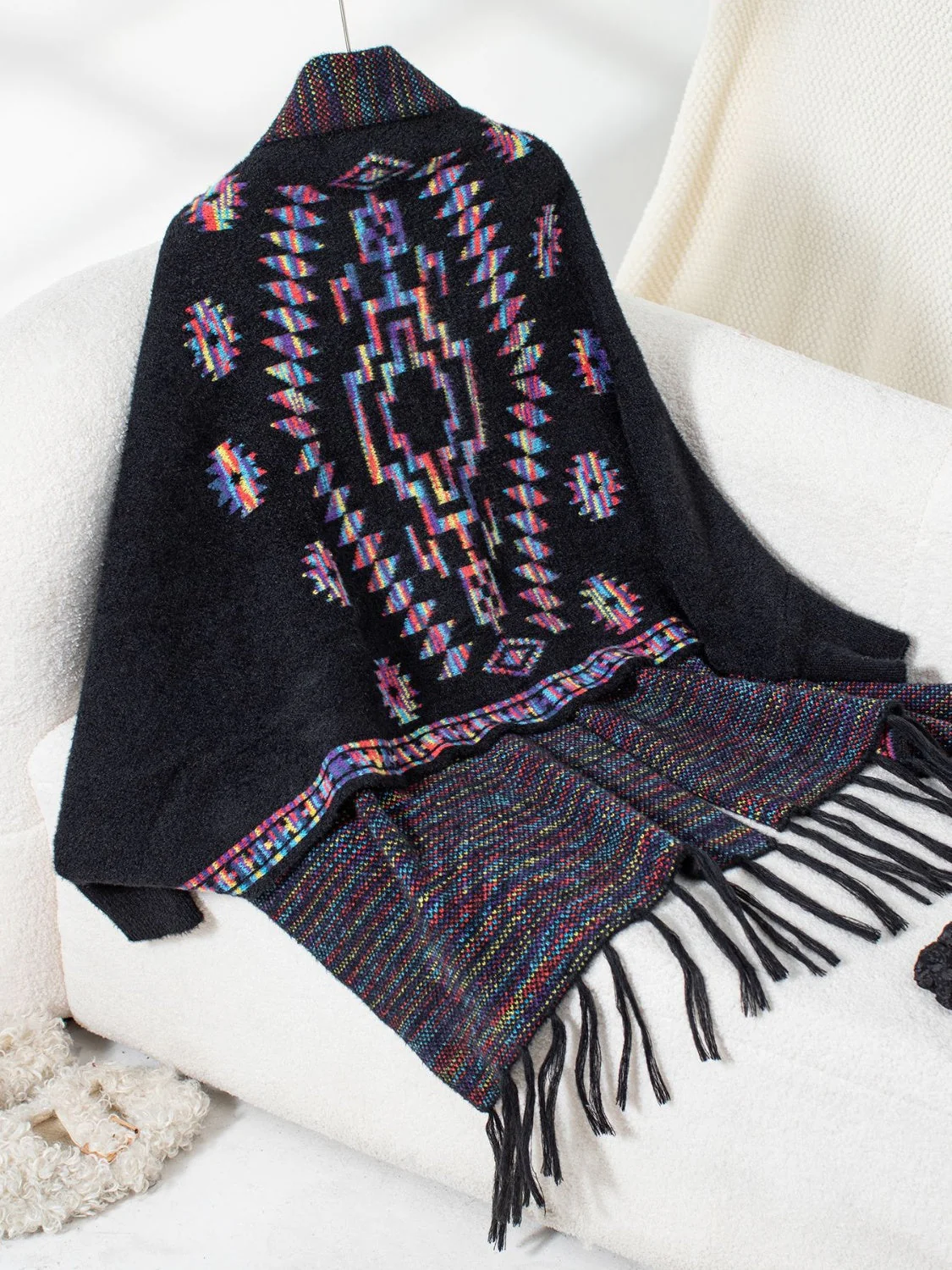 Fringe Geometric Open Front Long Sleeve Cape - Image 15