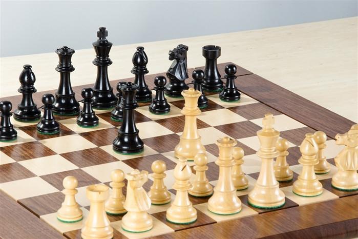 Heirloom Club Chess Set by Chess House - Image 2