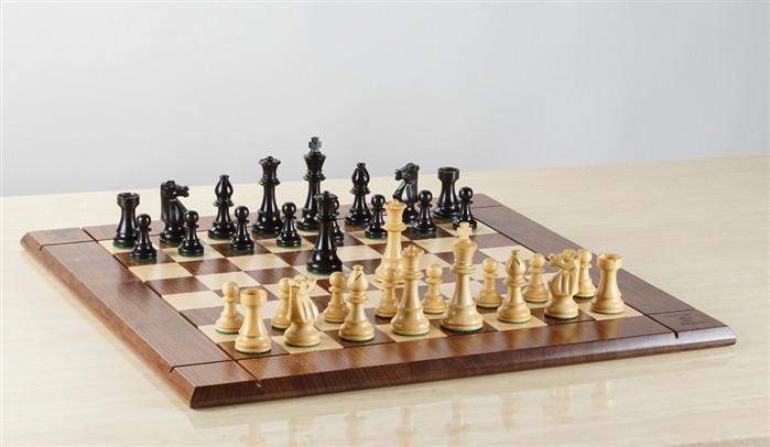 Heirloom Club Chess Set by Chess House - Image 3