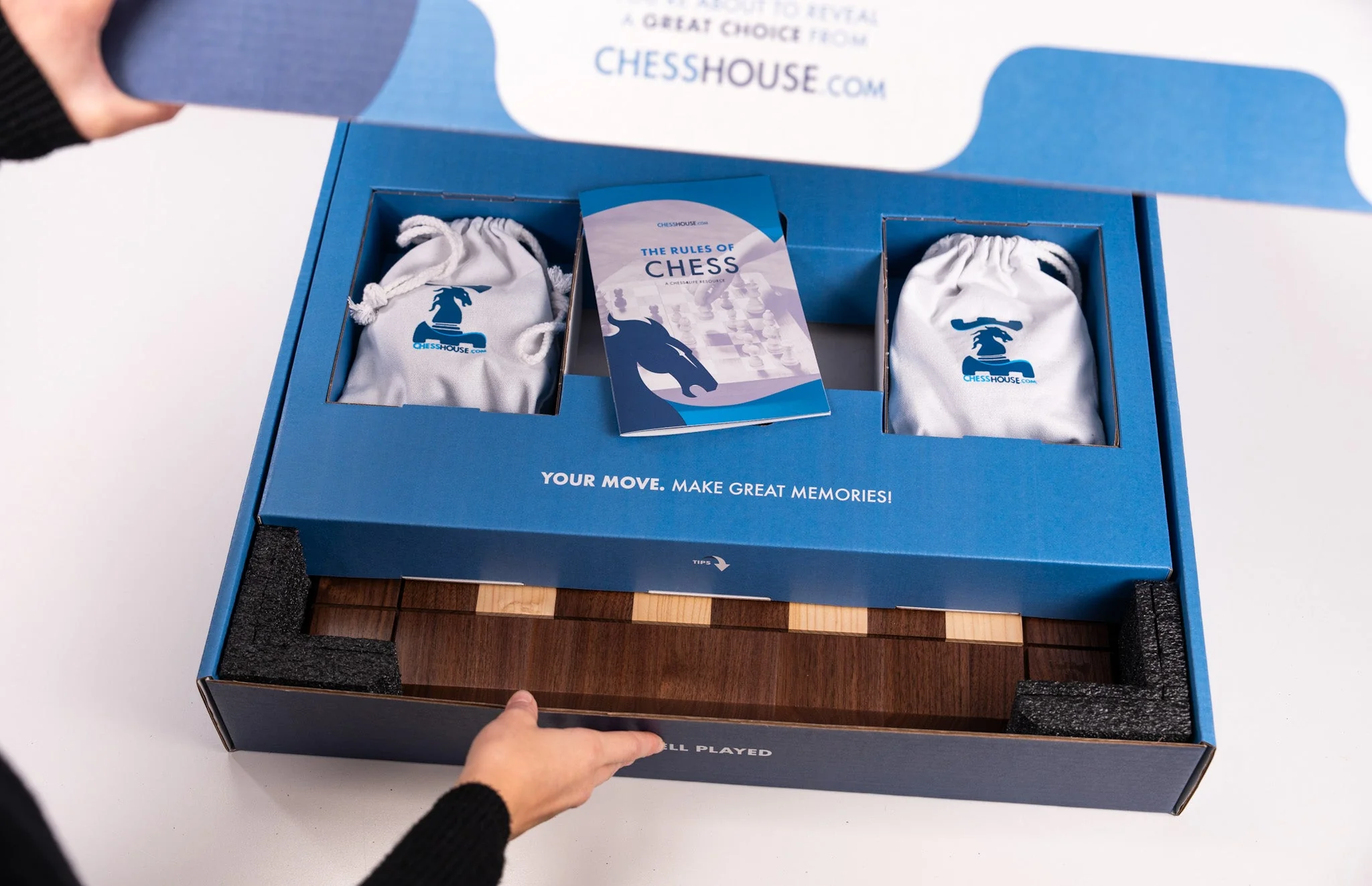 Heirloom Club Chess Set by Chess House - Image 6