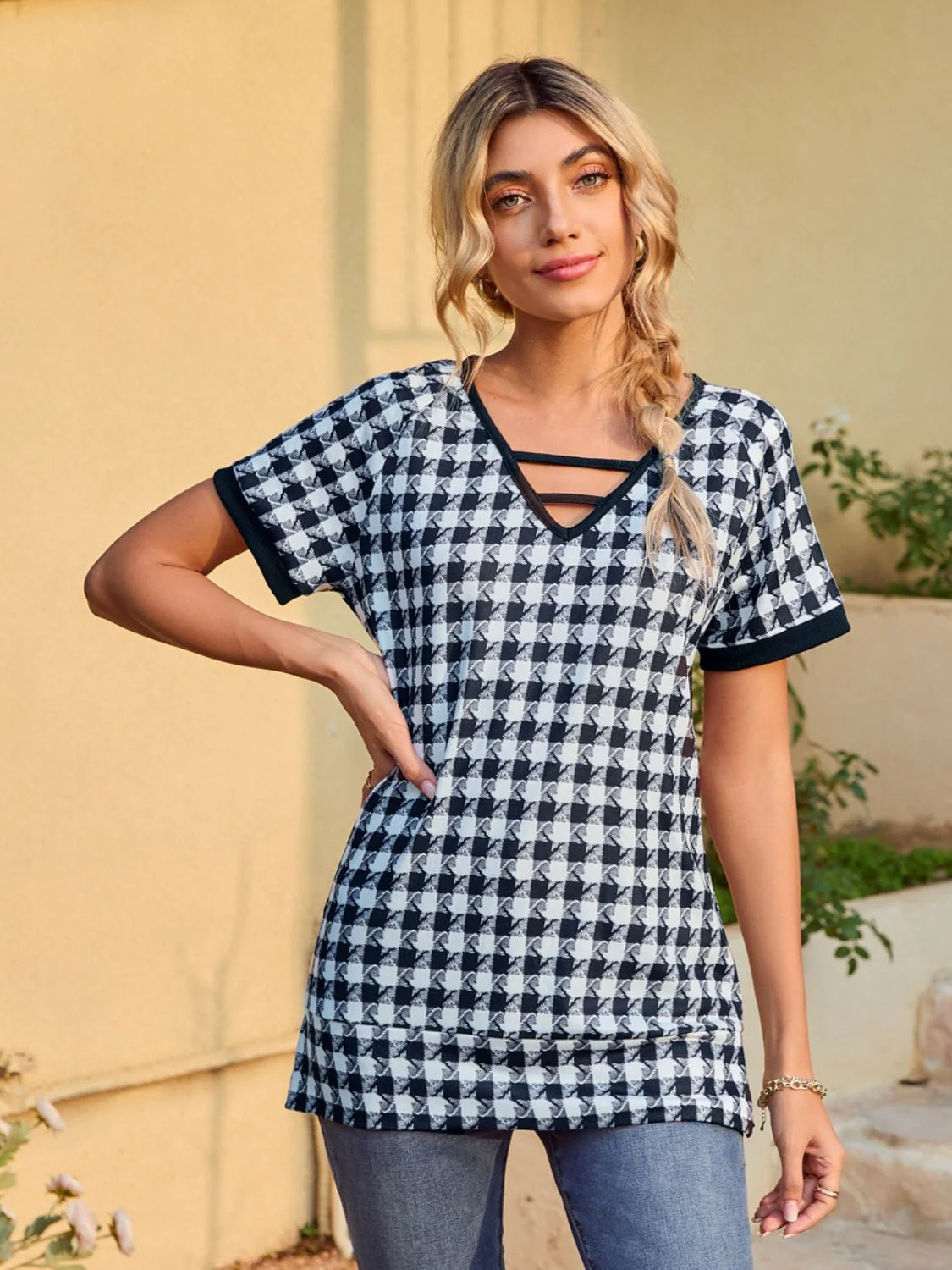 Houndstooth V-Neck Short Sleeve T-Shirt - Image 5