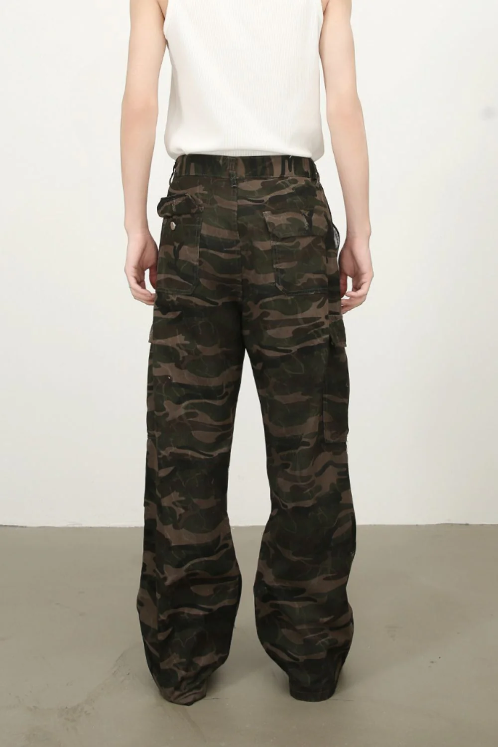 Men's Camouflage Jeans with Cargo Pockets - Image 3