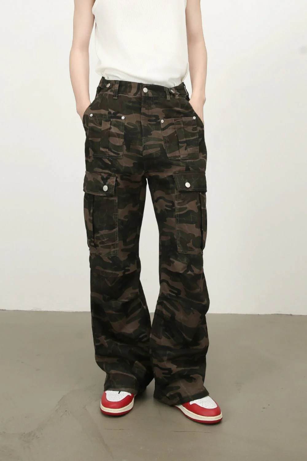 Men's Camouflage Jeans with Cargo Pockets - Image 4
