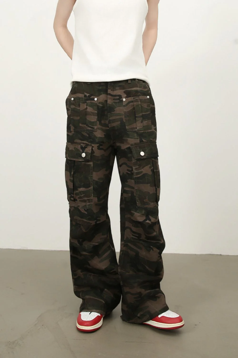 Men's Camouflage Jeans with Cargo Pockets - Image 5