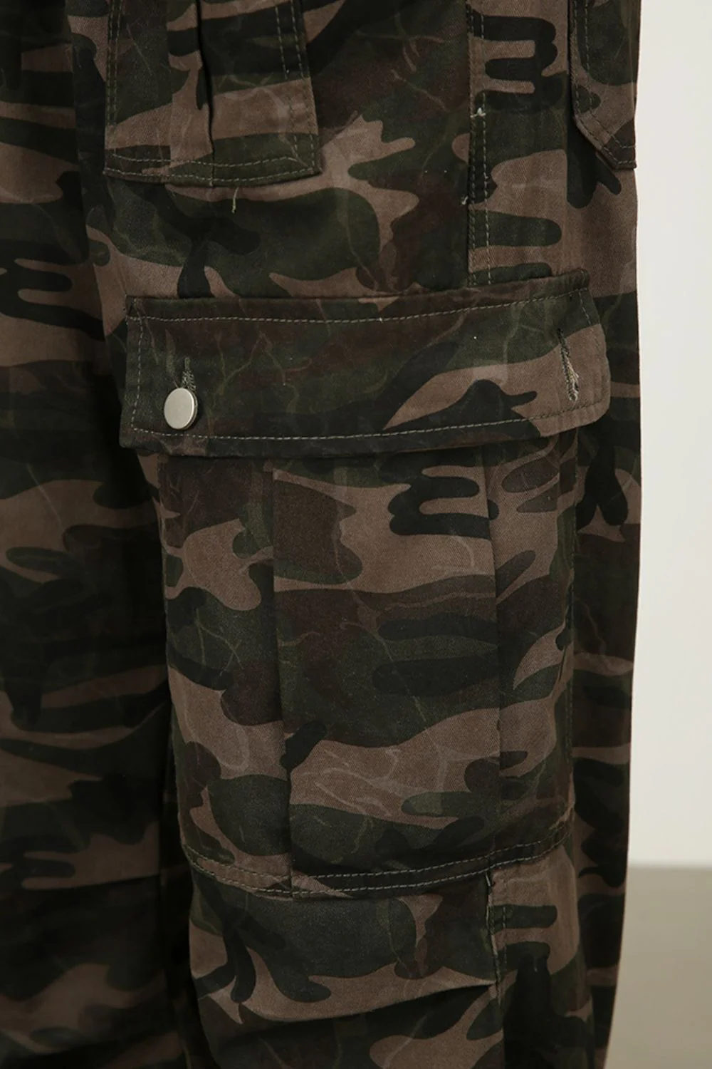Men's Camouflage Jeans with Cargo Pockets - Image 6