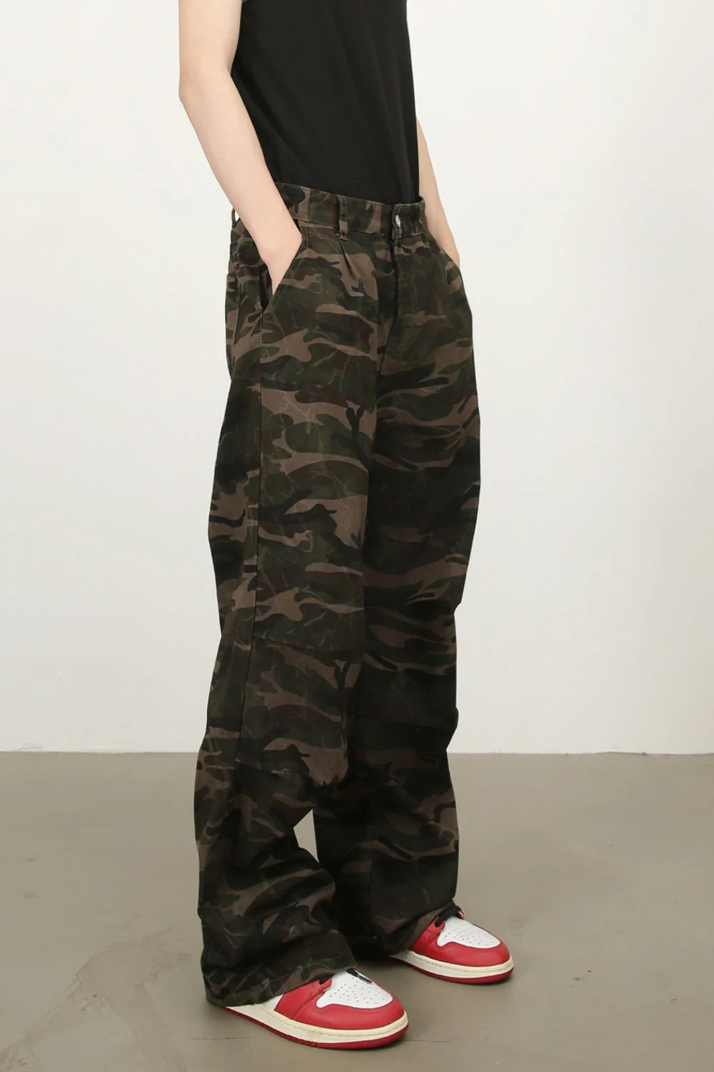 Men's Camouflage Jeans with Pockets - Image 4