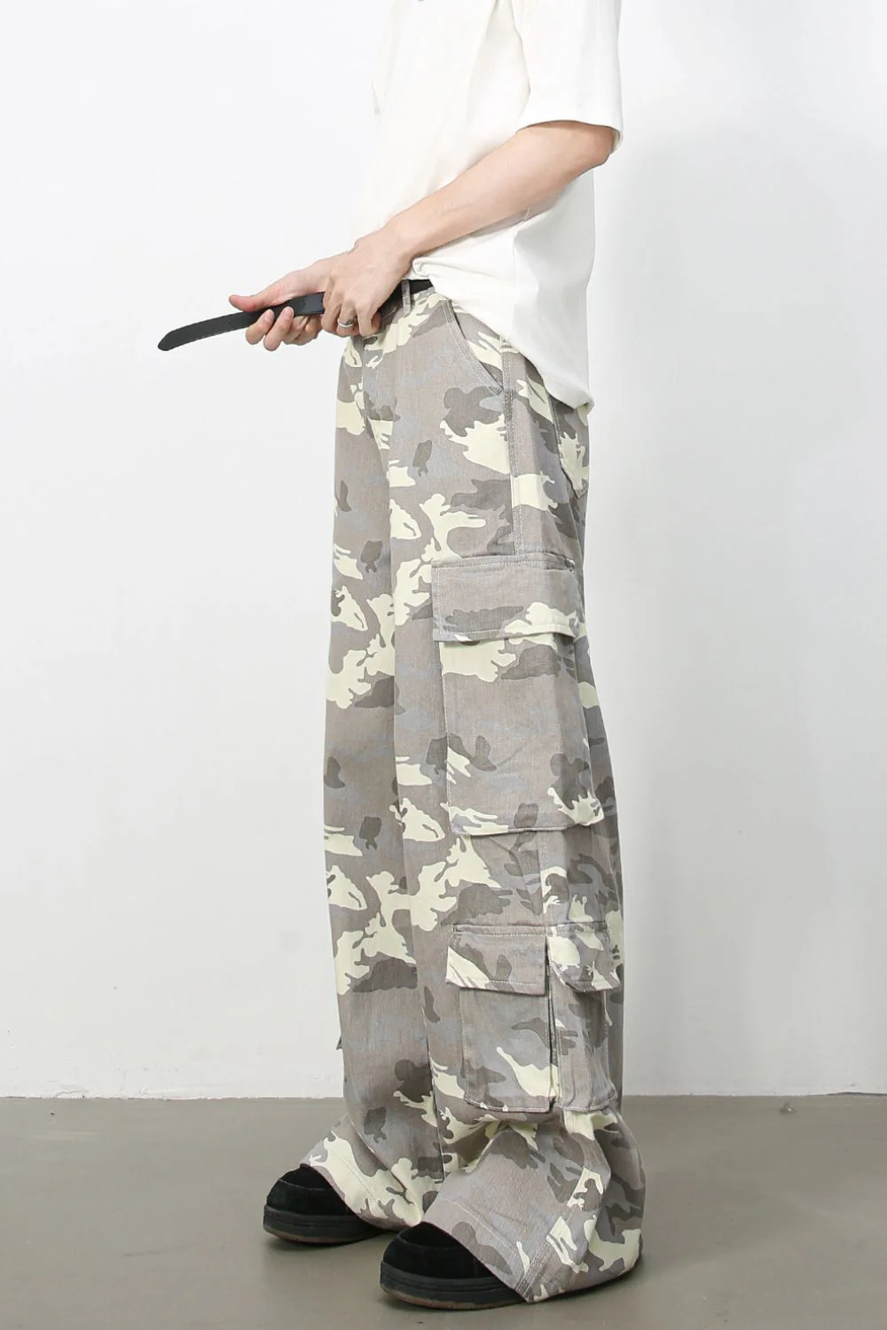 Men's Camouflage Wide Leg Cargo Jeans - Image 4