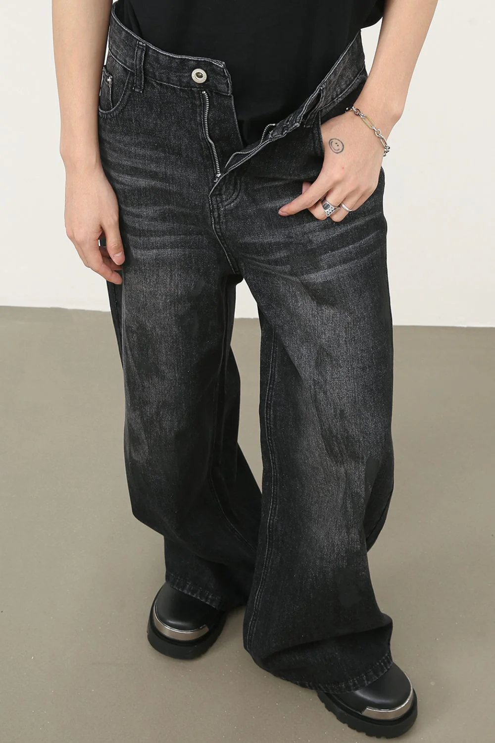 Men's Cat's Whisker Wide Leg Jeans - Image 4