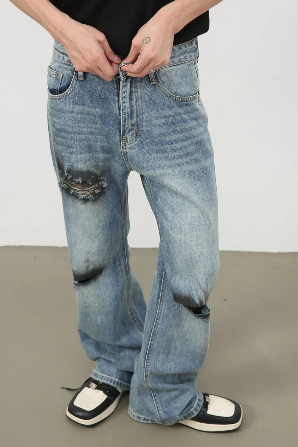 Men's Distressed Loose Fit Jeans - Image 3