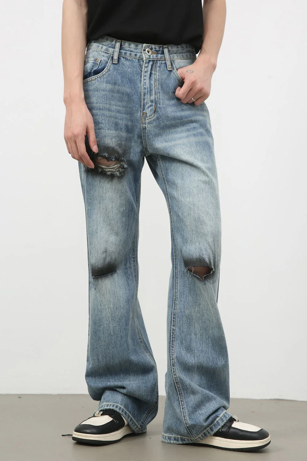 Men's Distressed Loose Fit Jeans - Image 4