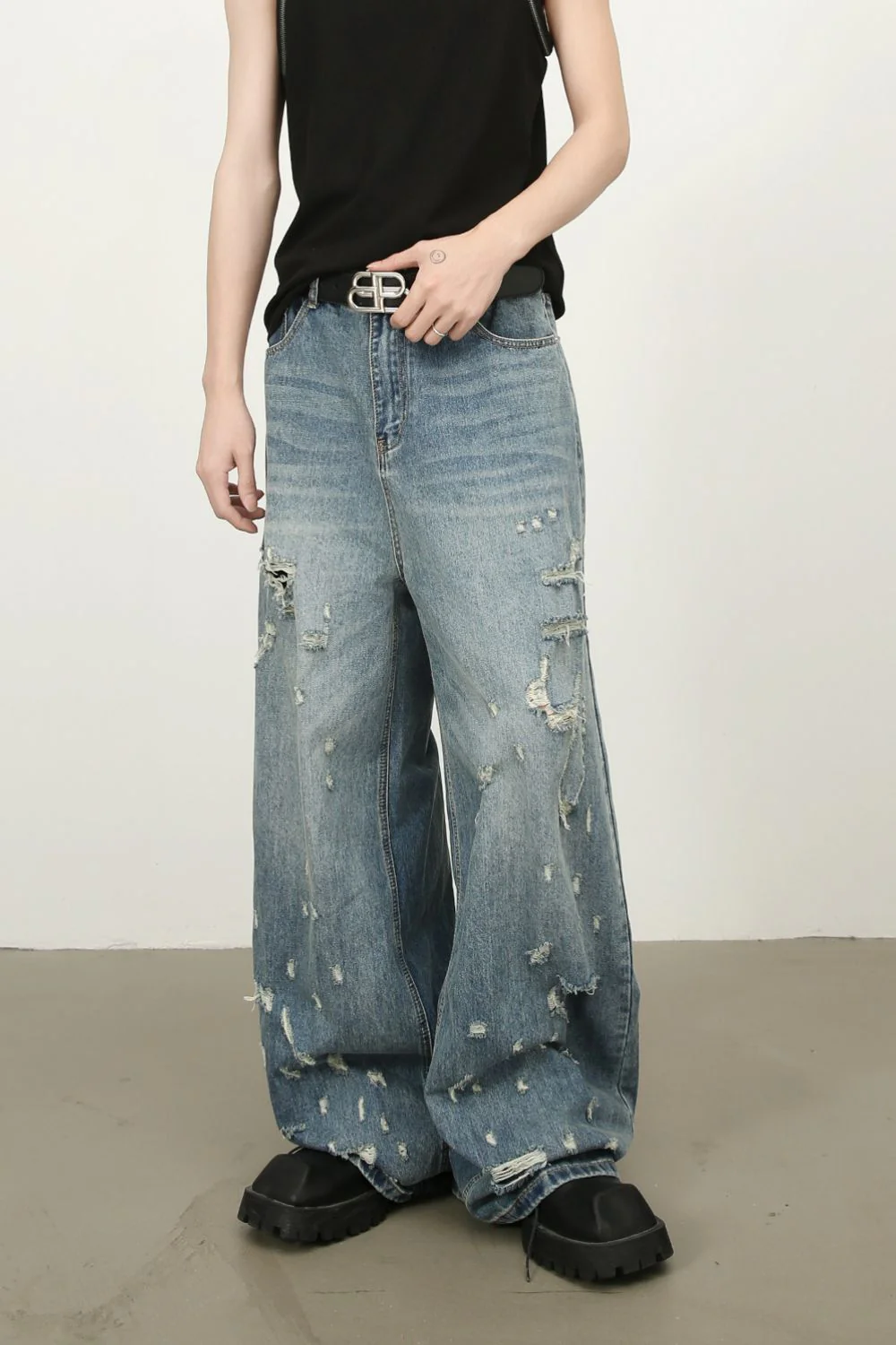 Men's Distressed Wide Leg Jeans - Image 4