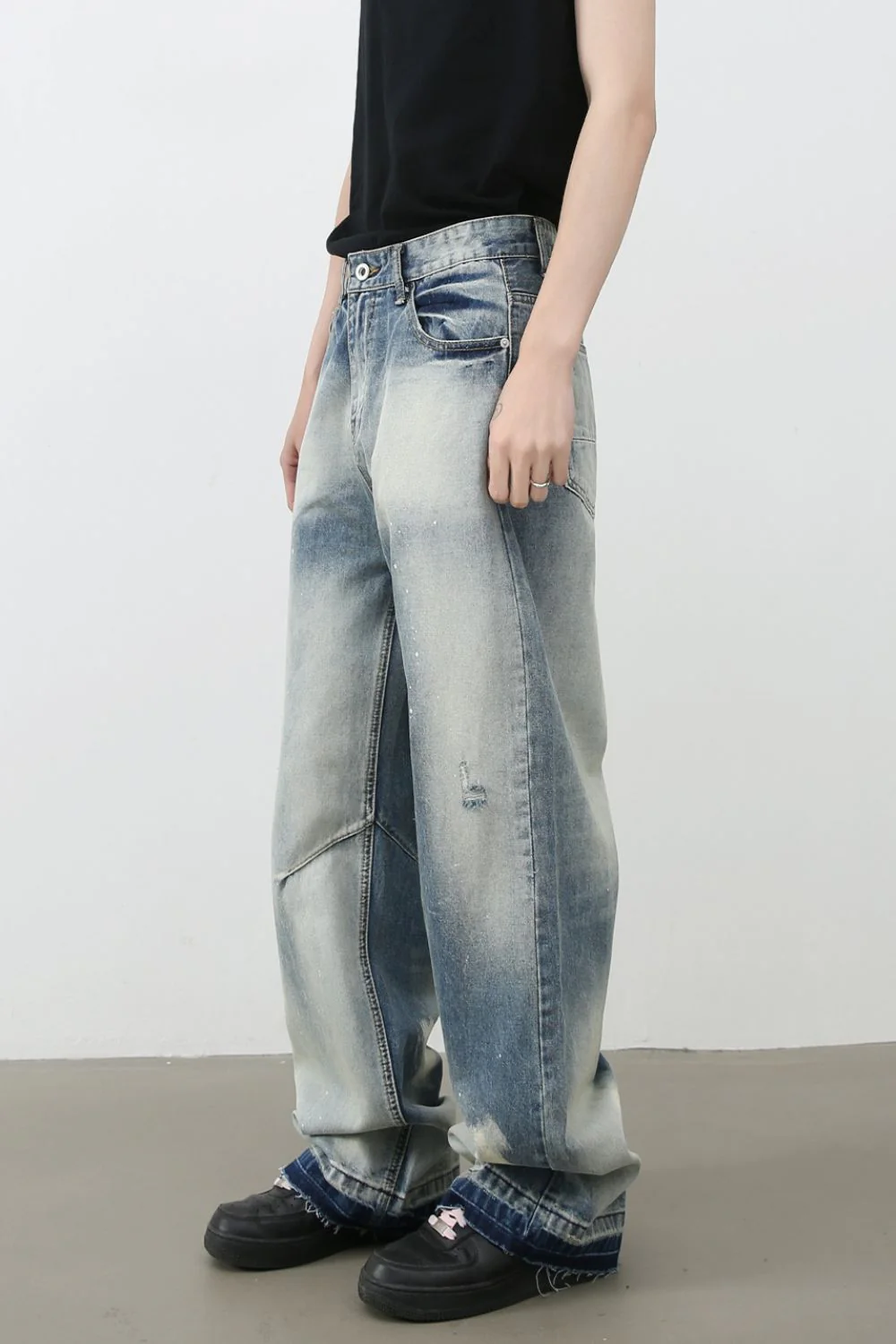 Men's Distressed Wide Leg Jeans - Image 4