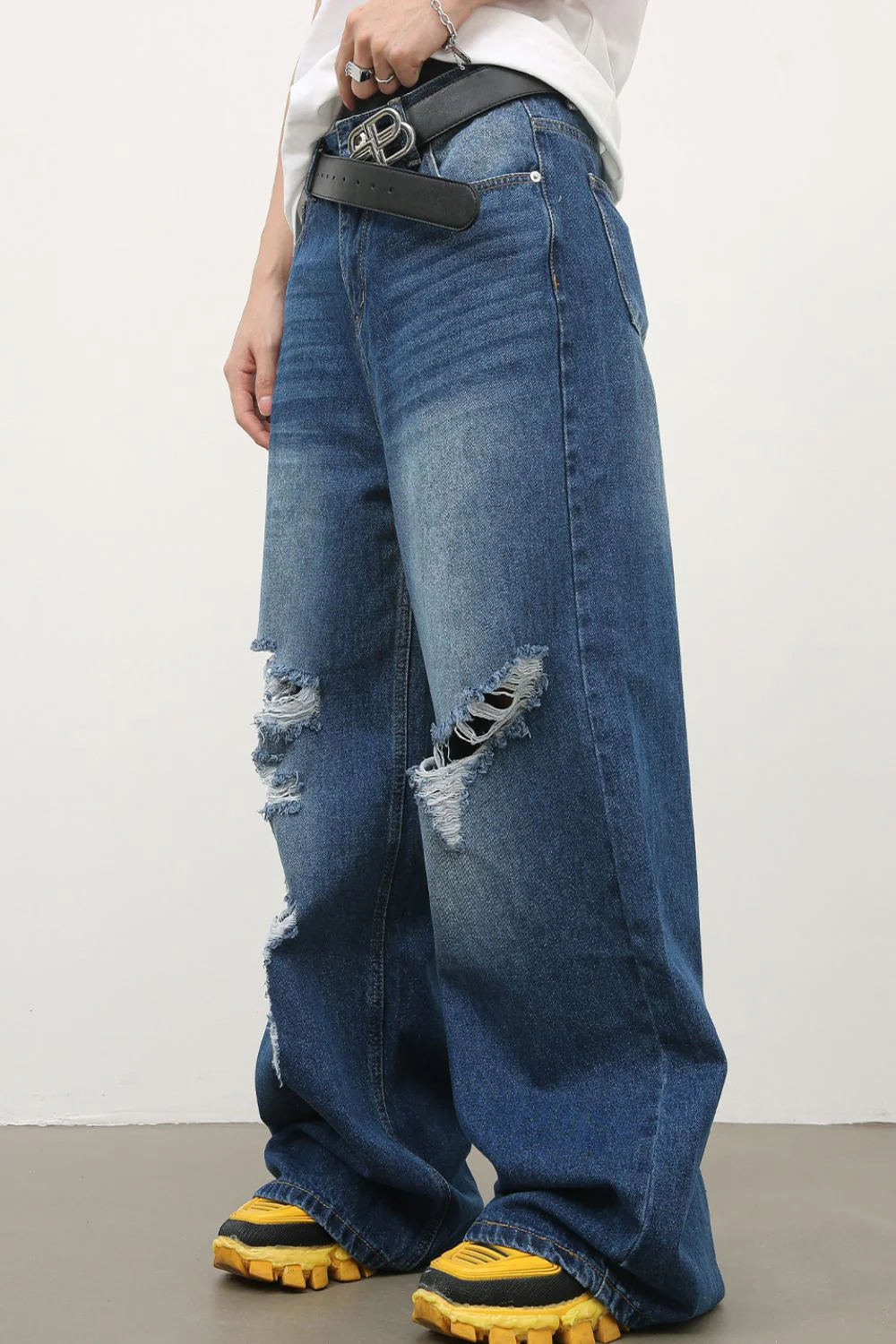 Men's Distressed Wide Leg Jeans - Image 4