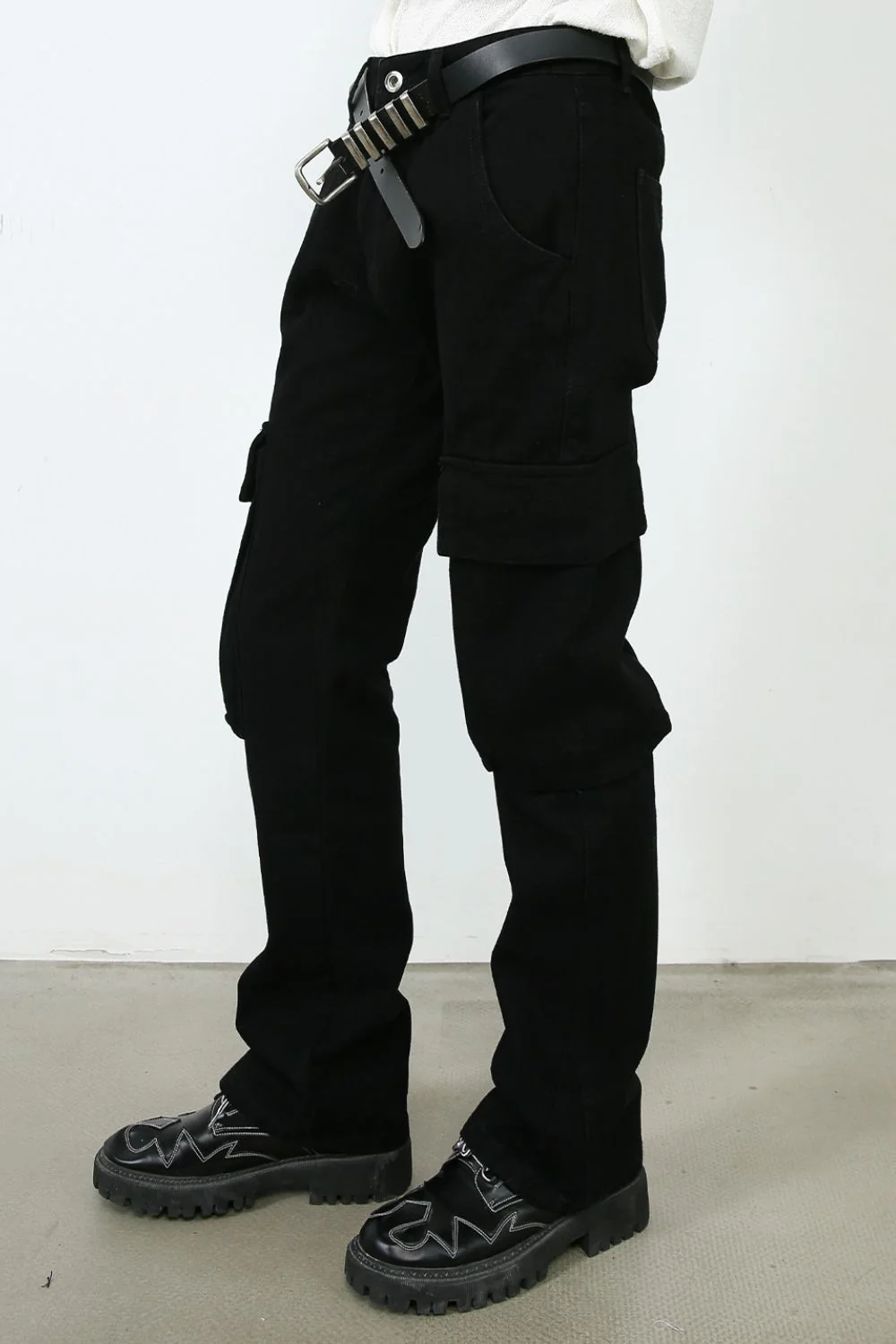 Men's Jeans with Cargo Pockets - Image 4