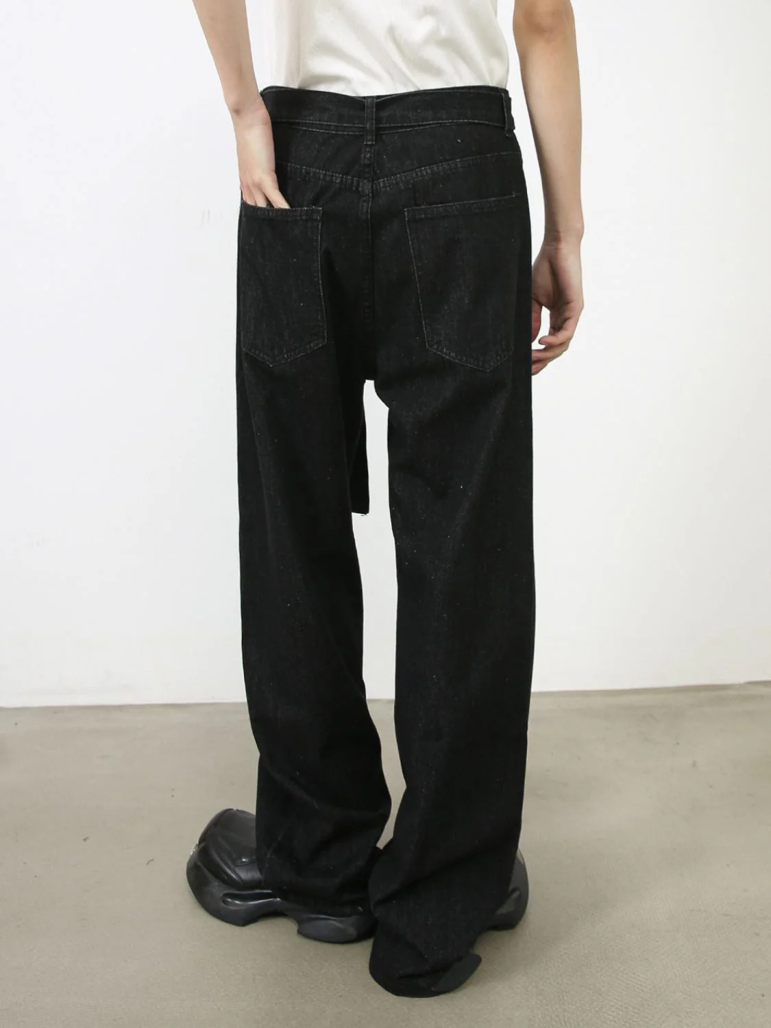Men's Loose Fit Jeans with Pockets - Image 2