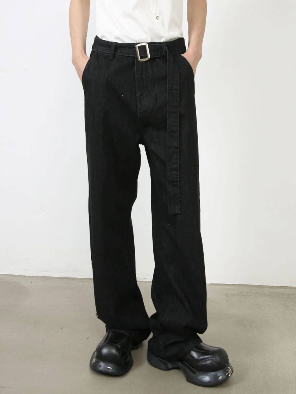 Men's Loose Fit Jeans with Pockets - Image 4