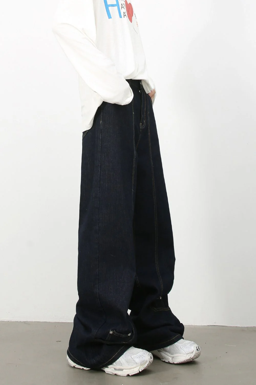 Men's Mid Rise Baggy Jeans - Image 4