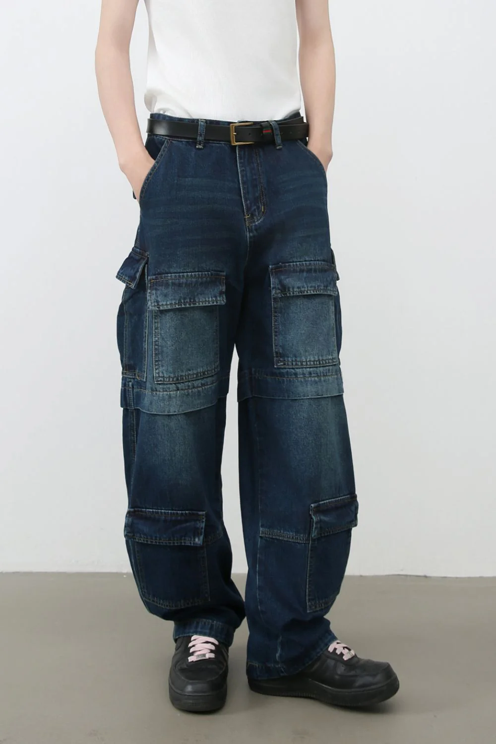 Men's Mid Rise Jeans with Cargo Pockets - Image 3