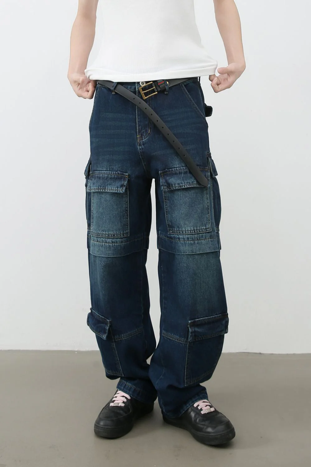 Men's Mid Rise Jeans with Cargo Pockets - Image 4