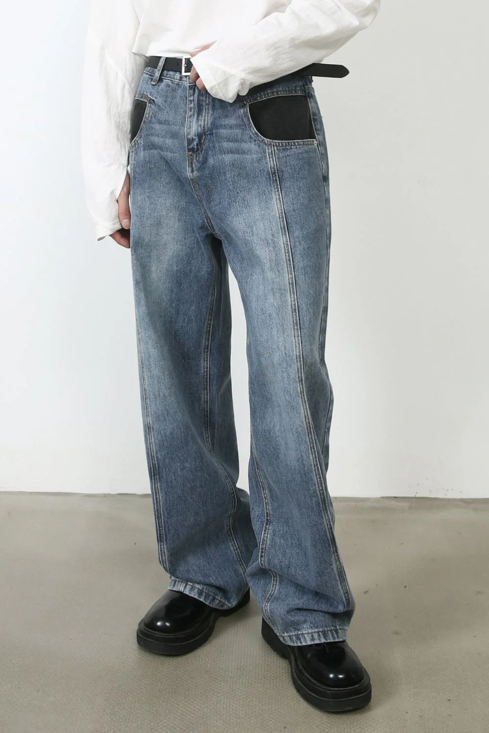 Men's Mid Rise Jeans with Pockets - Image 2