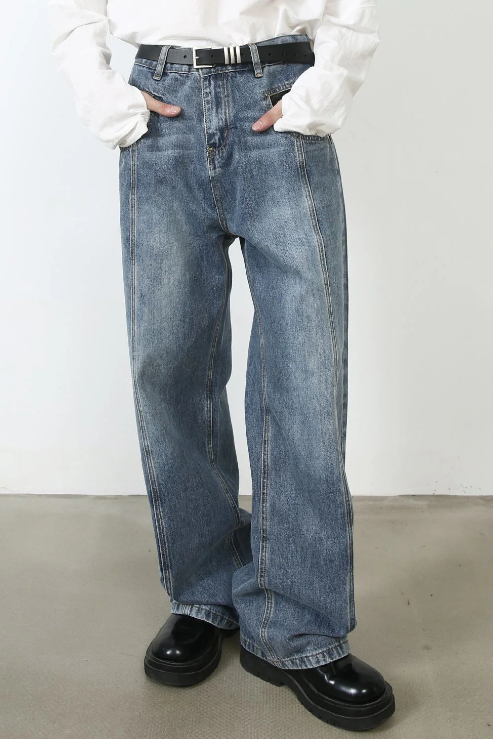 Men's Mid Rise Jeans with Pockets - Image 3
