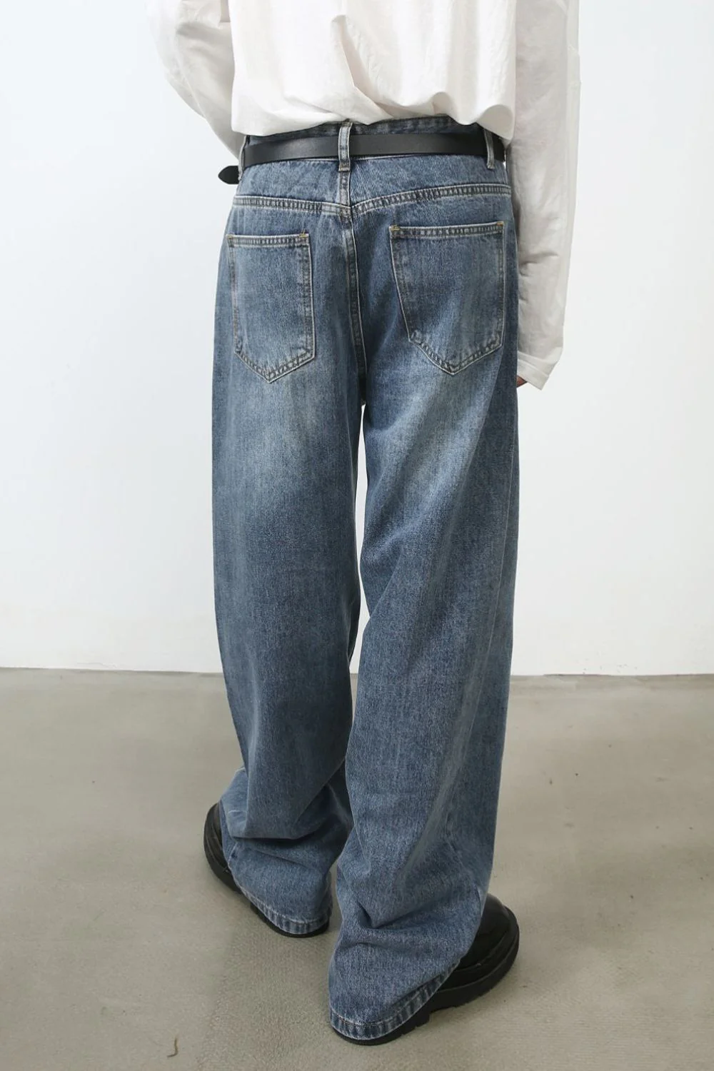 Men's Mid Rise Jeans with Pockets - Image 4