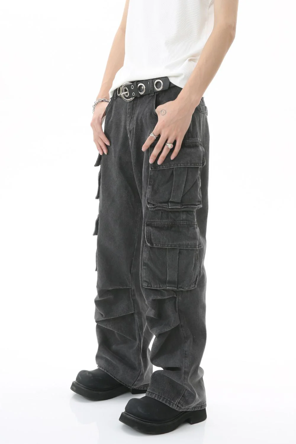 Men's Multi-Pocket Pleated Cargo Jeans - Image 2