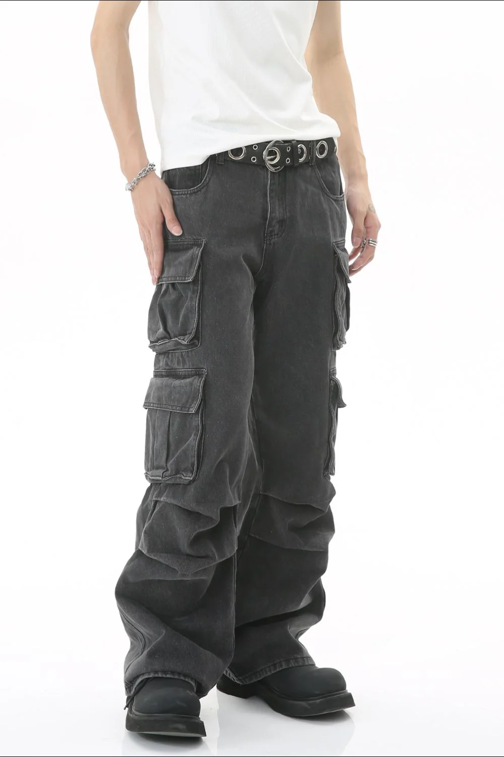 Men's Multi-Pocket Pleated Cargo Jeans - Image 4
