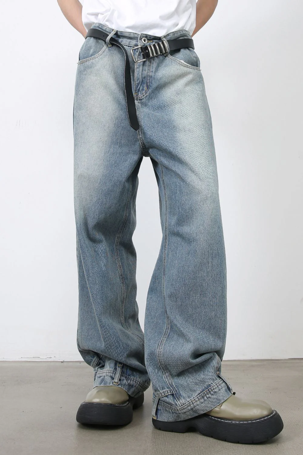 Men's Washed Loose Jeans with Pockets - Image 3