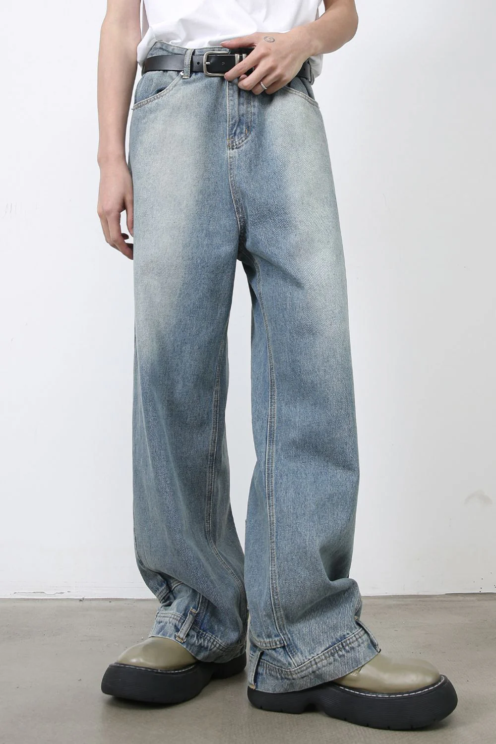 Men's Washed Loose Jeans with Pockets - Image 4