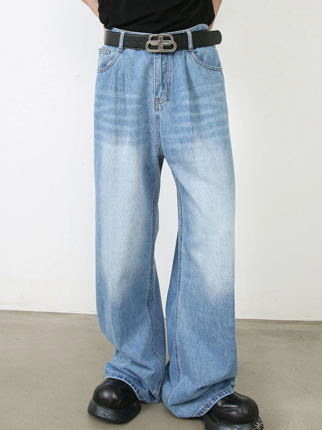 Men's Wide Leg Jeans - Image 2