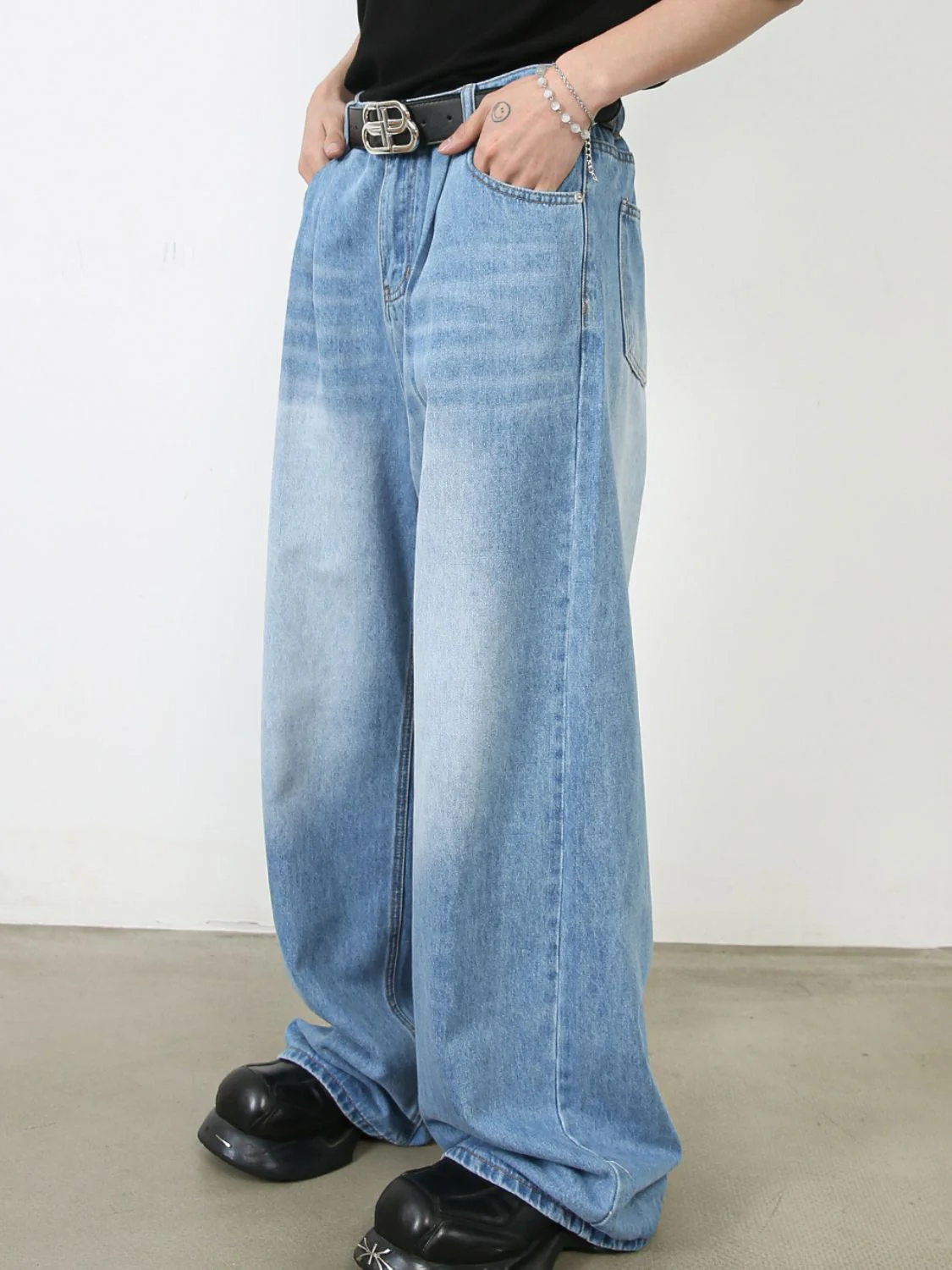 Men's Wide Leg Jeans - Image 3