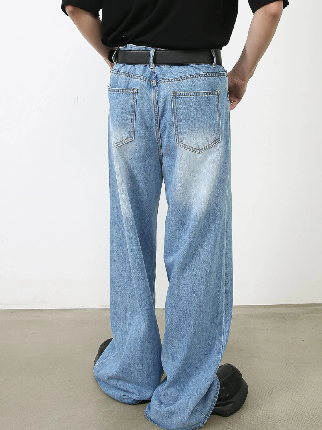 Men's Wide Leg Jeans - Image 4