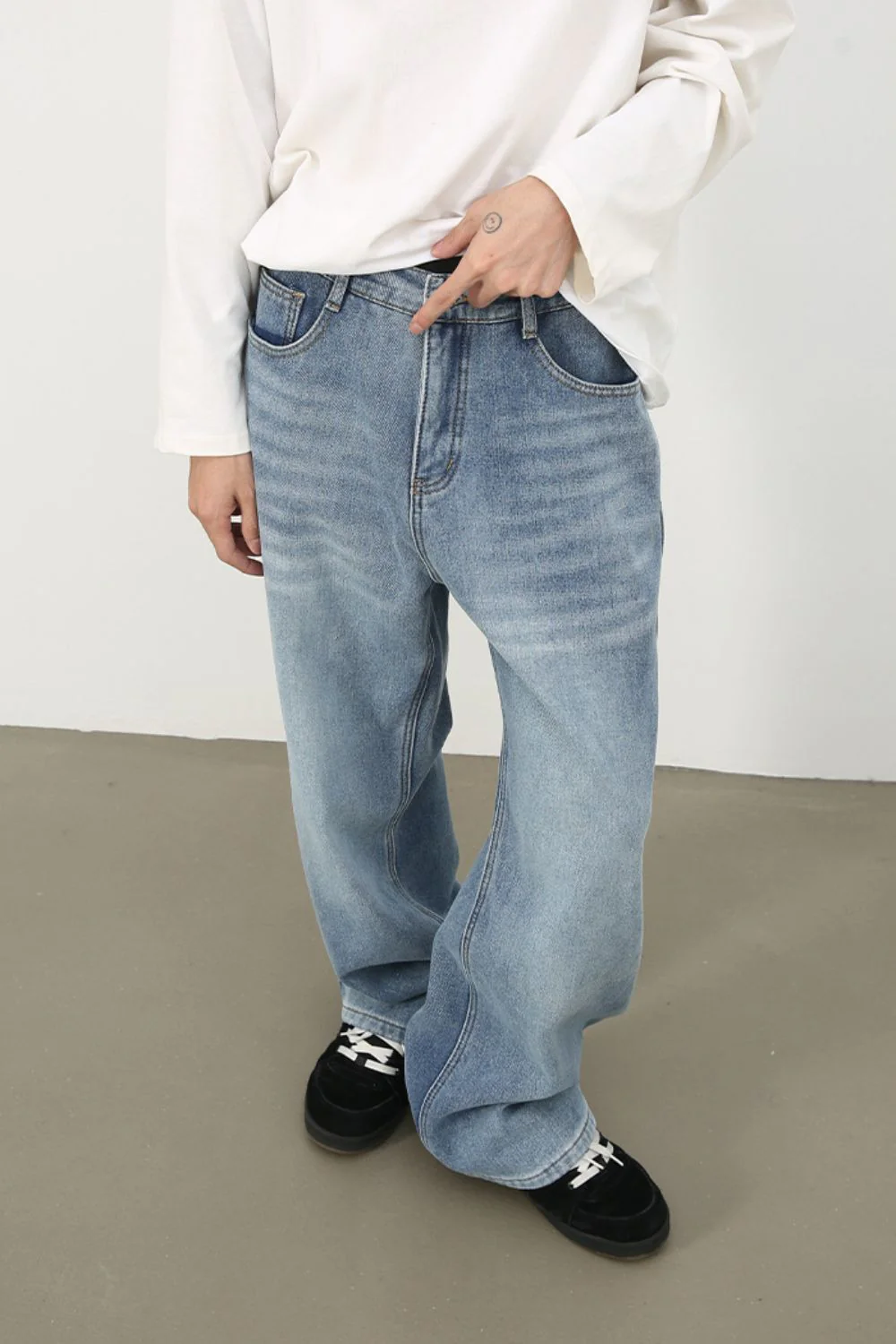 Men's Wide Leg Jeans - Image 10