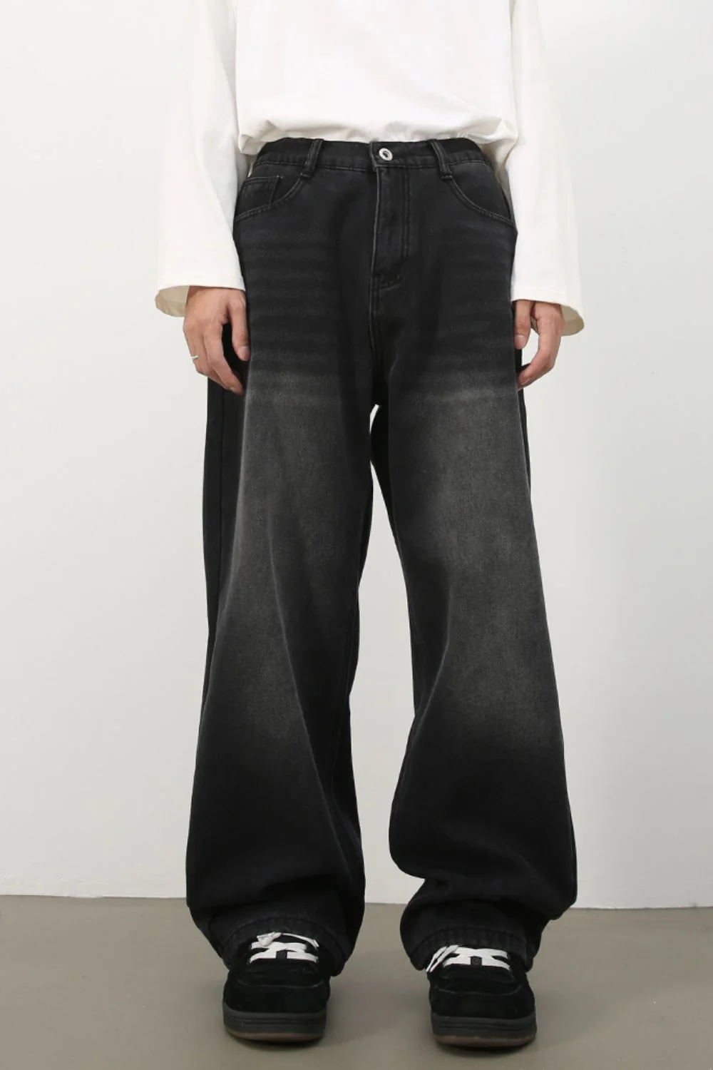 Men's Wide Leg Jeans - Image 2