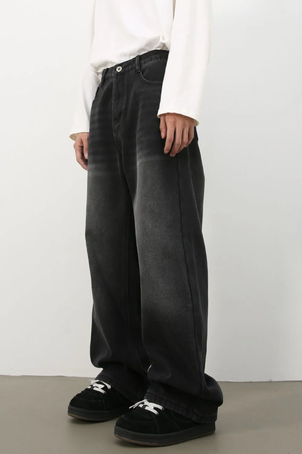 Men's Wide Leg Jeans - Image 3