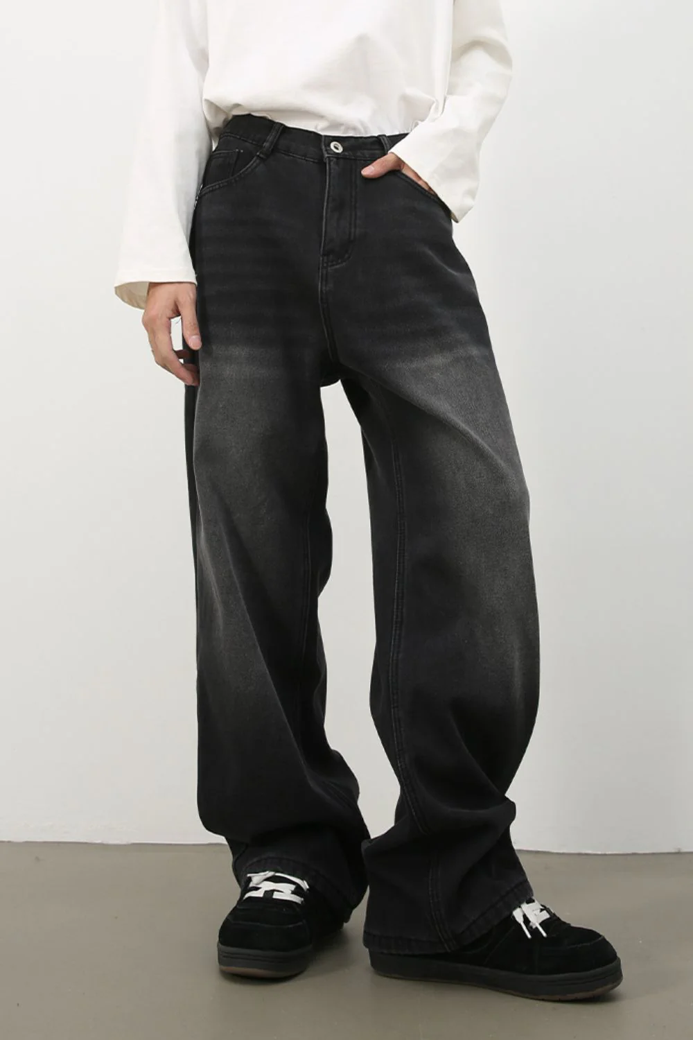 Men's Wide Leg Jeans - Image 4