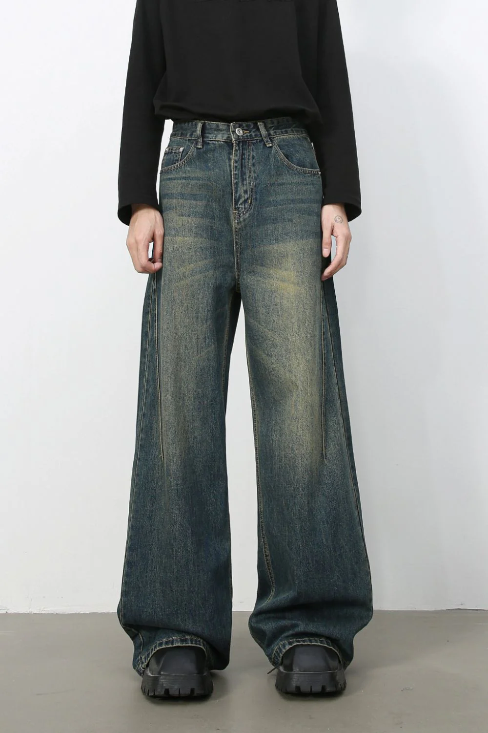Men's Wide Leg Jeans - Image 2