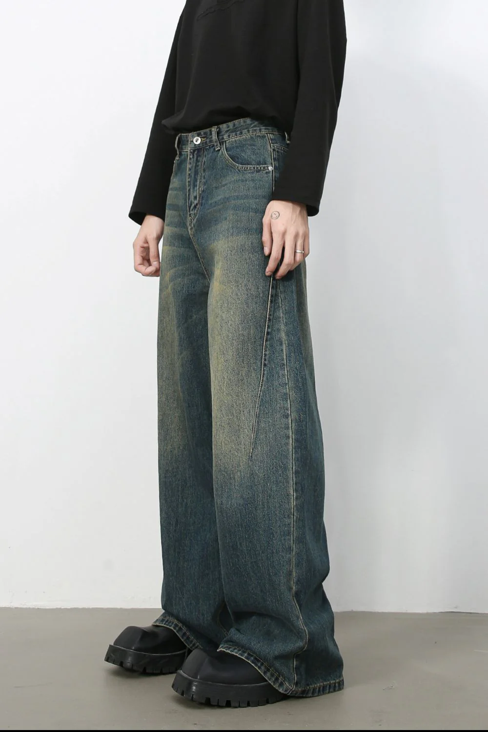 Men's Wide Leg Jeans - Image 4
