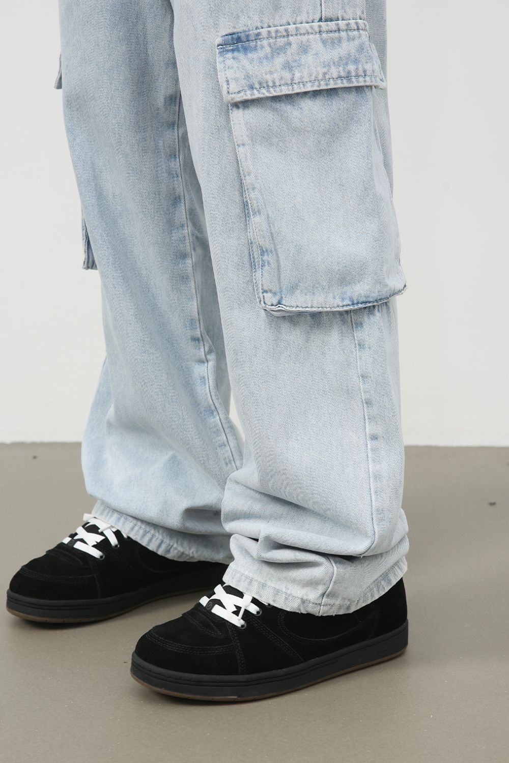 Men's Wide Leg Jeans with Cargo Pockets - Image 4